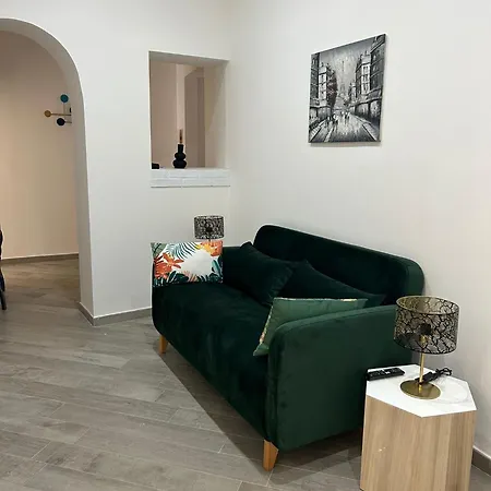 Travelers Cove - Spagnoli Neapol