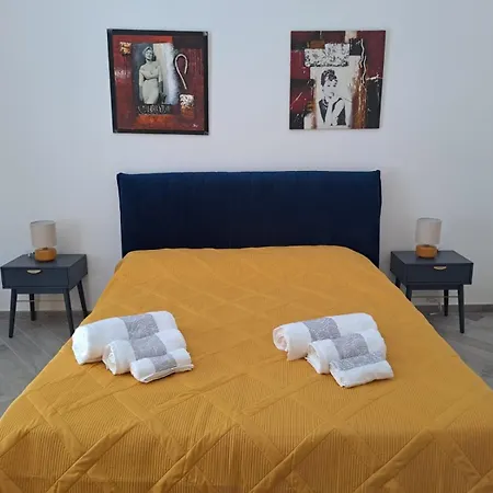 Travelers Cove - Spagnoli Neapol
